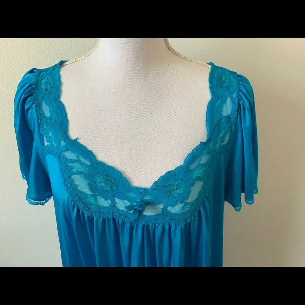 Miss Elaine night Gown - Picture 2 of 7